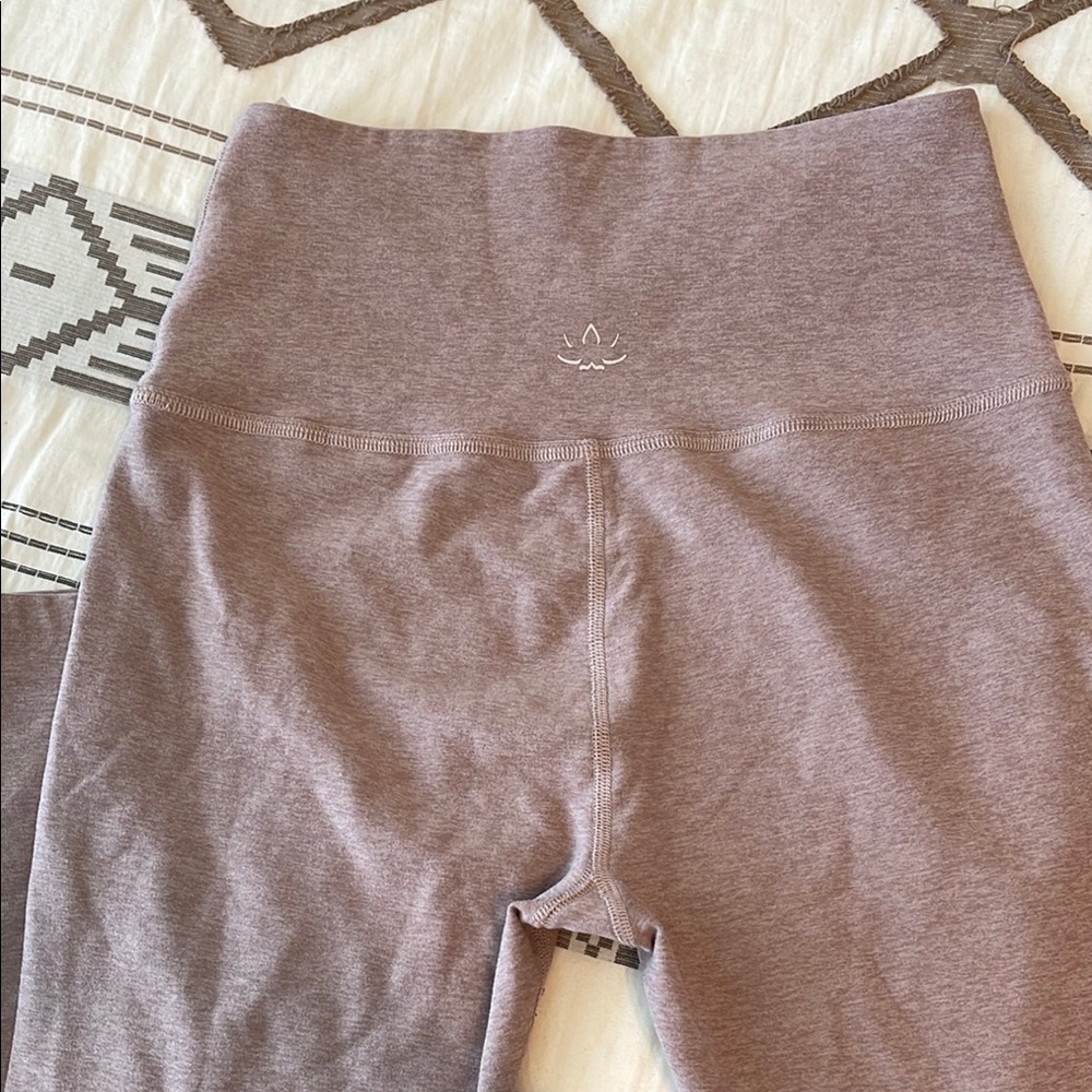 Beyond Yoga Mauve Leggings with High-Rise Waistband